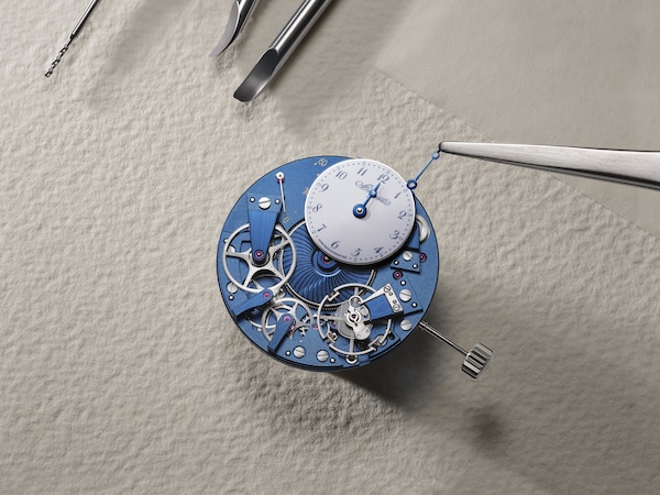 SF_TRADITION_7037BB_POSE