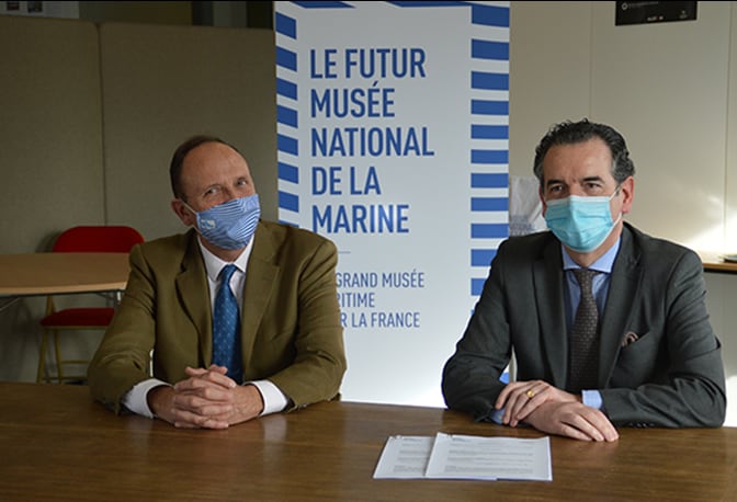 Signature convention musée national de la Marine_Vincent Campredon, directeur du musée, et Emmanuel Breguet